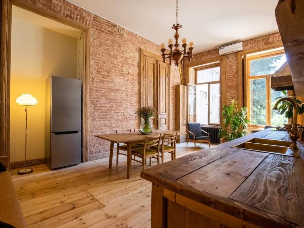 ერთ  ოთახიანი  $165000-ად, თბილისის ძველ უბნებში საცხოვრებელი სახლების ფასი ევროპის დედაქალაქების ცენტრალურ უბნებს უტოლდება?