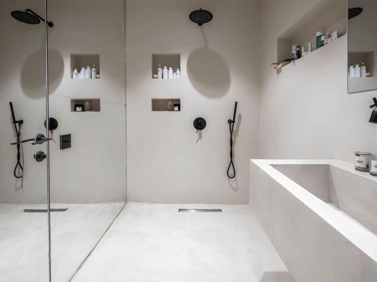 საცხოვრებელი სხვენში, ლოფტის სტილის ინტერიერი და ღია ფერებით გაცოცხლებული  შიდა სივრცე