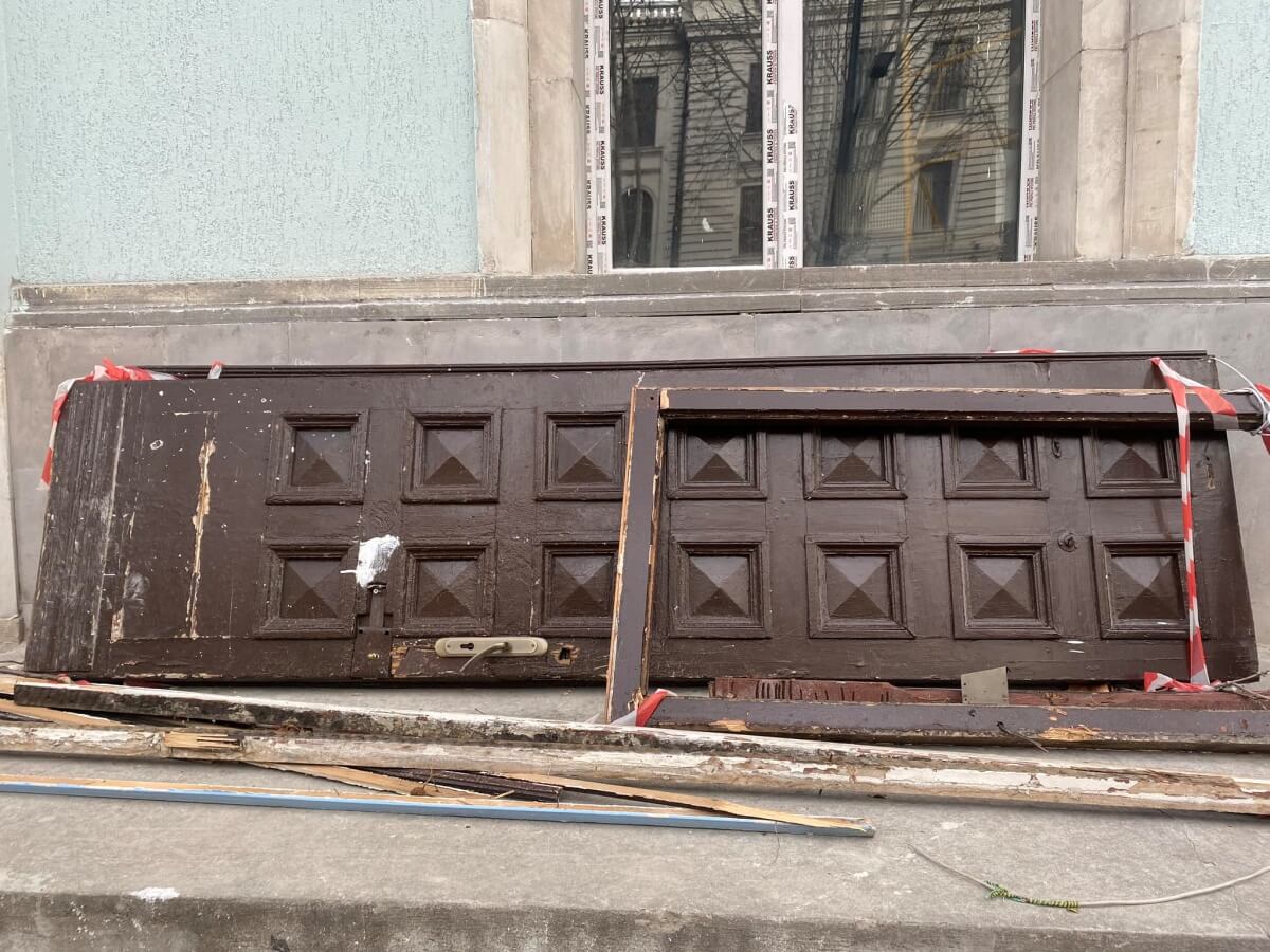 კარს, რომელიც თბილისის სახელმწიფო უნივერსიტეტში მხოლოდ ჟურნალისტებისთვის იღებოდა, გადასაგდებად ამზადებენ