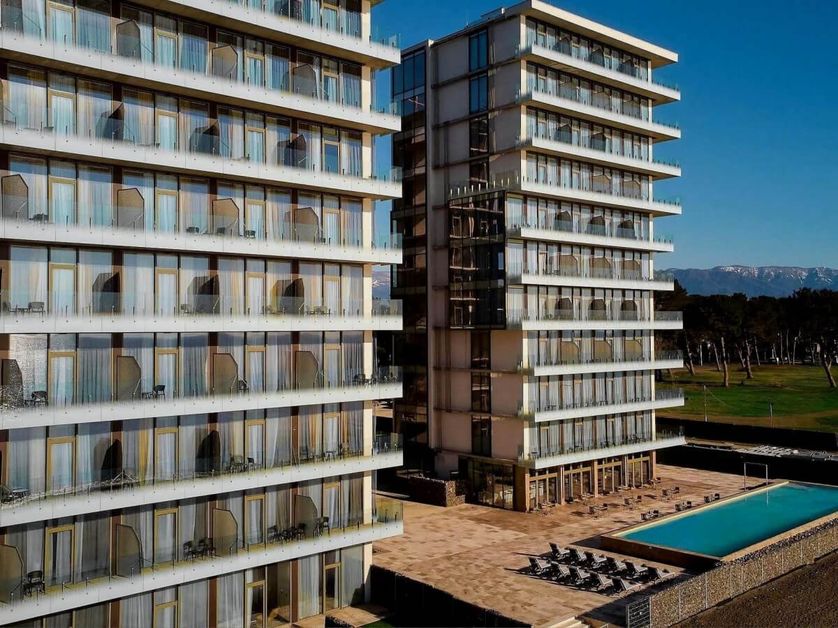 მასობრივმა განაშენიანებამ ქობულეთის სანაპიროებსაც შეუტია