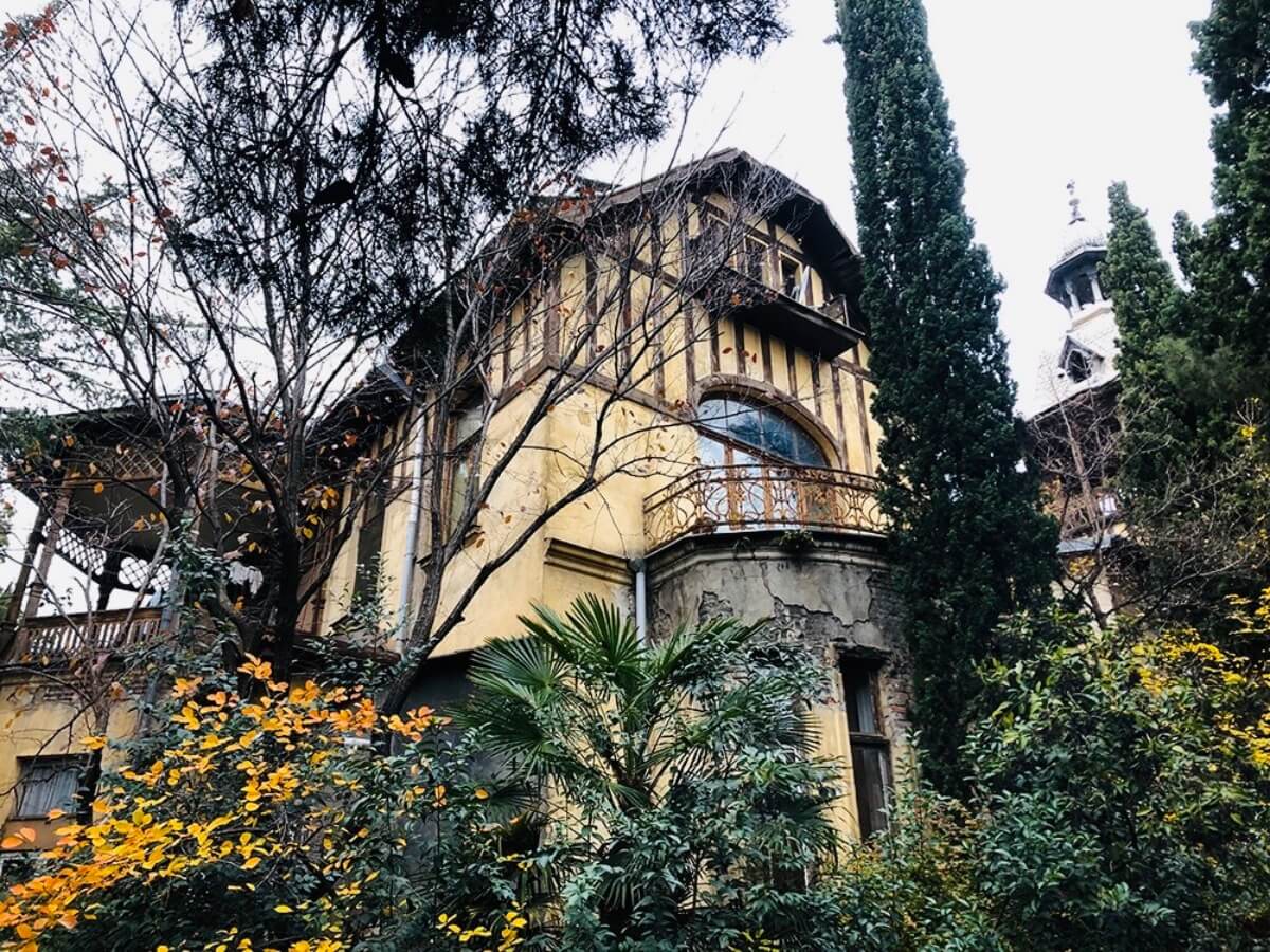 ქუჩა, რომლის თითქმის ყველა სახლი არქიტექტურული ნიმუშია