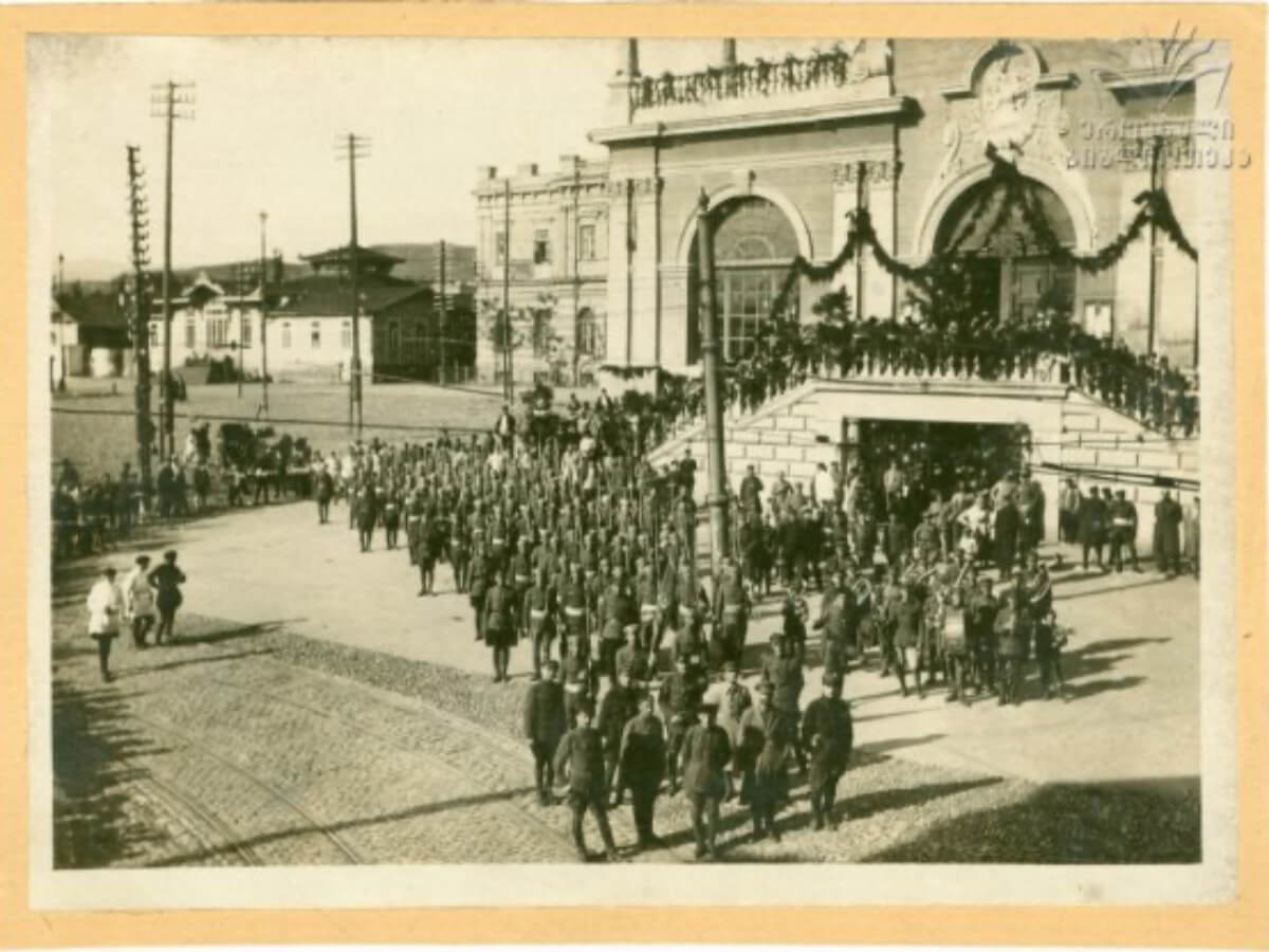 გზა გადასასვლელი ხიდიდან ე.წ. დეზერტირების ბაზრამდე – რა ბედი ელის ვაგზლის მიმდებარე ტერიტორიას?