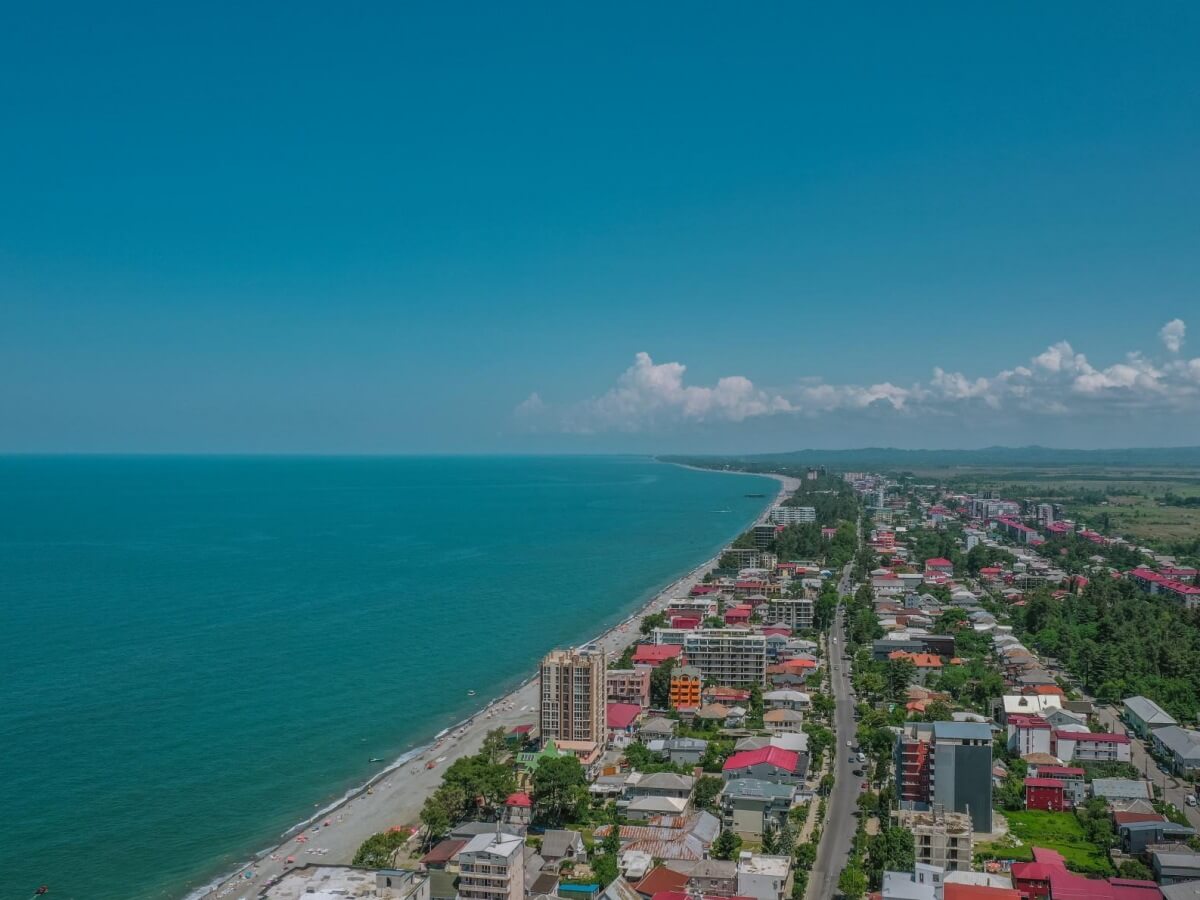 მასობრივმა განაშენიანებამ ქობულეთის სანაპიროებსაც შეუტია