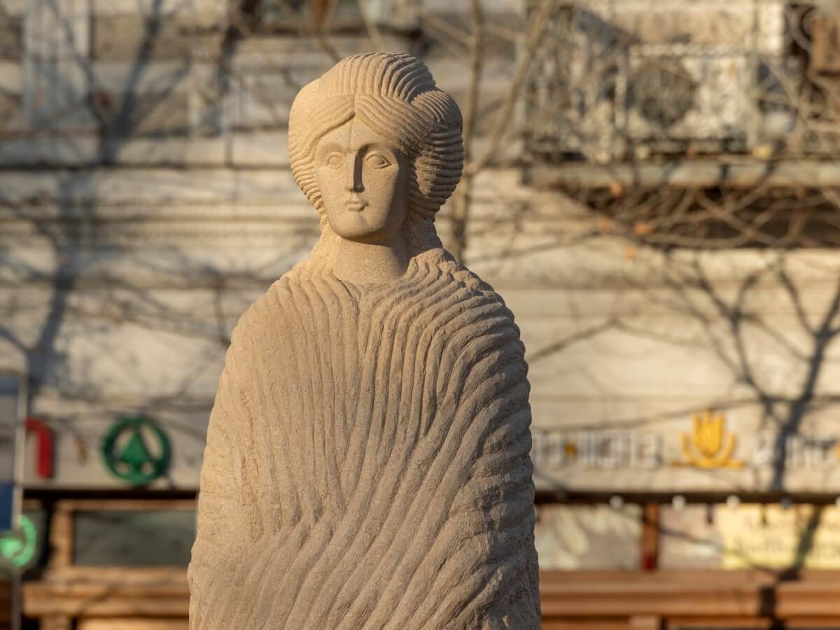 “დროის ნაწნავები”- რა შინაარსის მატარებელია თბილისში ყველაზე განხილვადი პროექტი