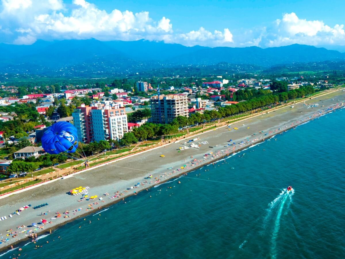 მასობრივმა განაშენიანებამ ქობულეთის სანაპიროებსაც შეუტია