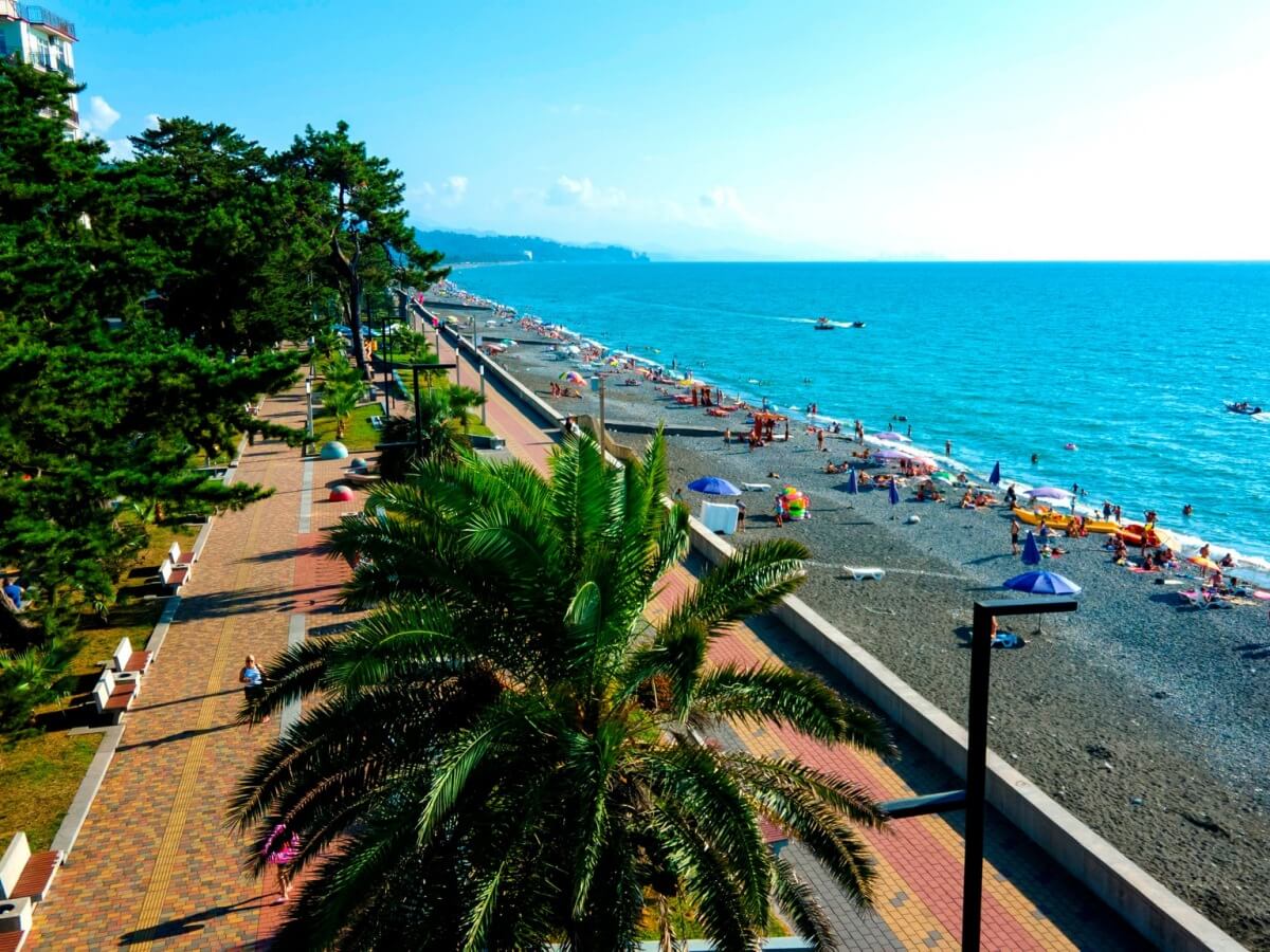 მასობრივმა განაშენიანებამ ქობულეთის სანაპიროებსაც შეუტია