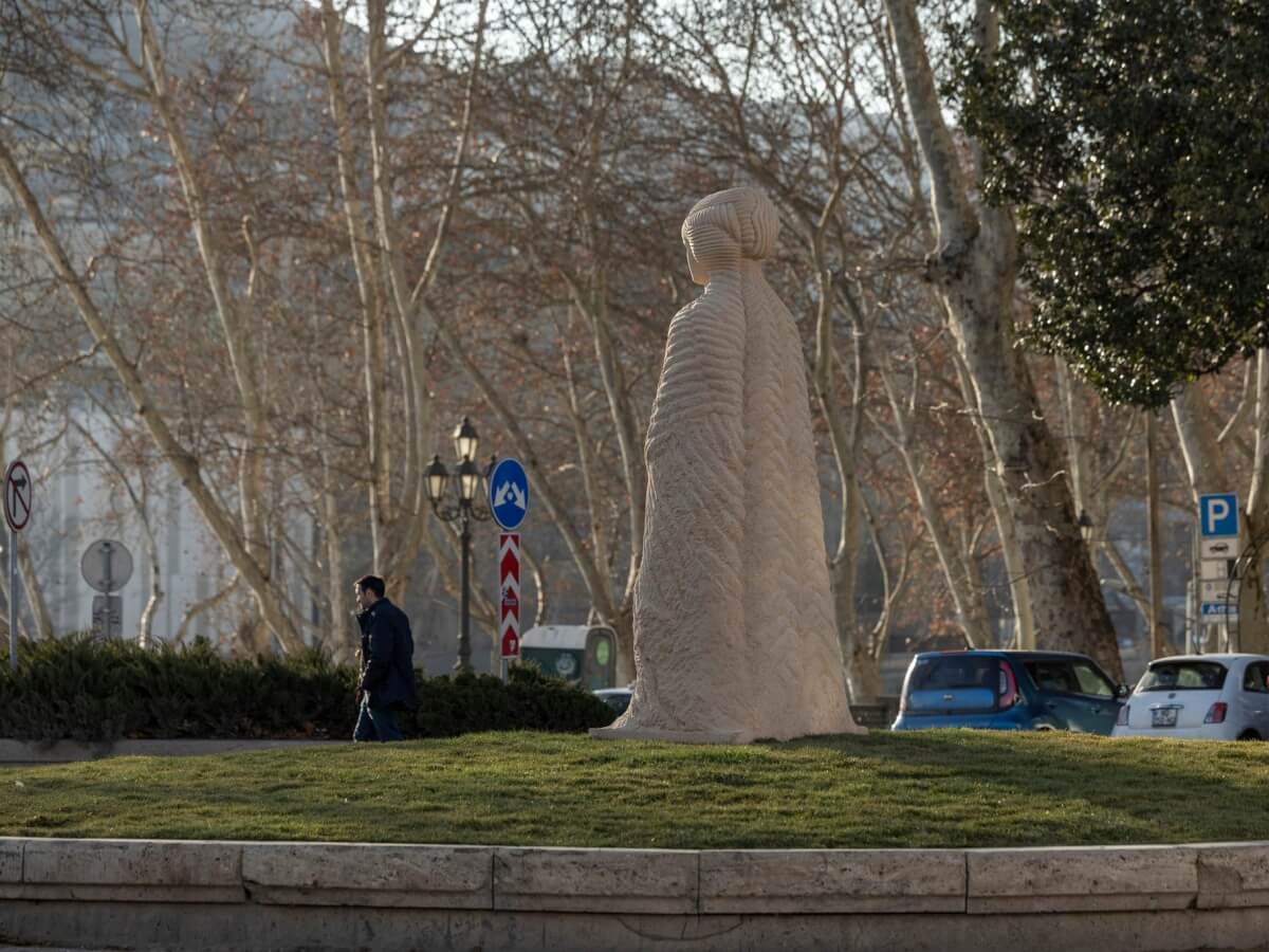 “დროის ნაწნავები”- რა შინაარსის მატარებელია თბილისში ყველაზე განხილვადი პროექტი