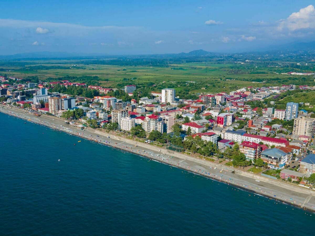 მასობრივმა განაშენიანებამ ქობულეთის სანაპიროებსაც შეუტია