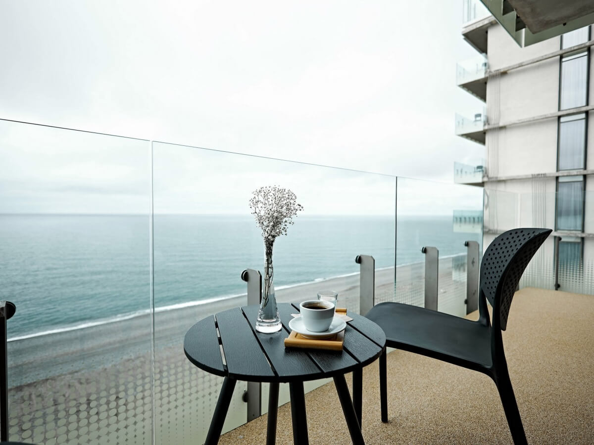 მასობრივმა განაშენიანებამ ქობულეთის სანაპიროებსაც შეუტია