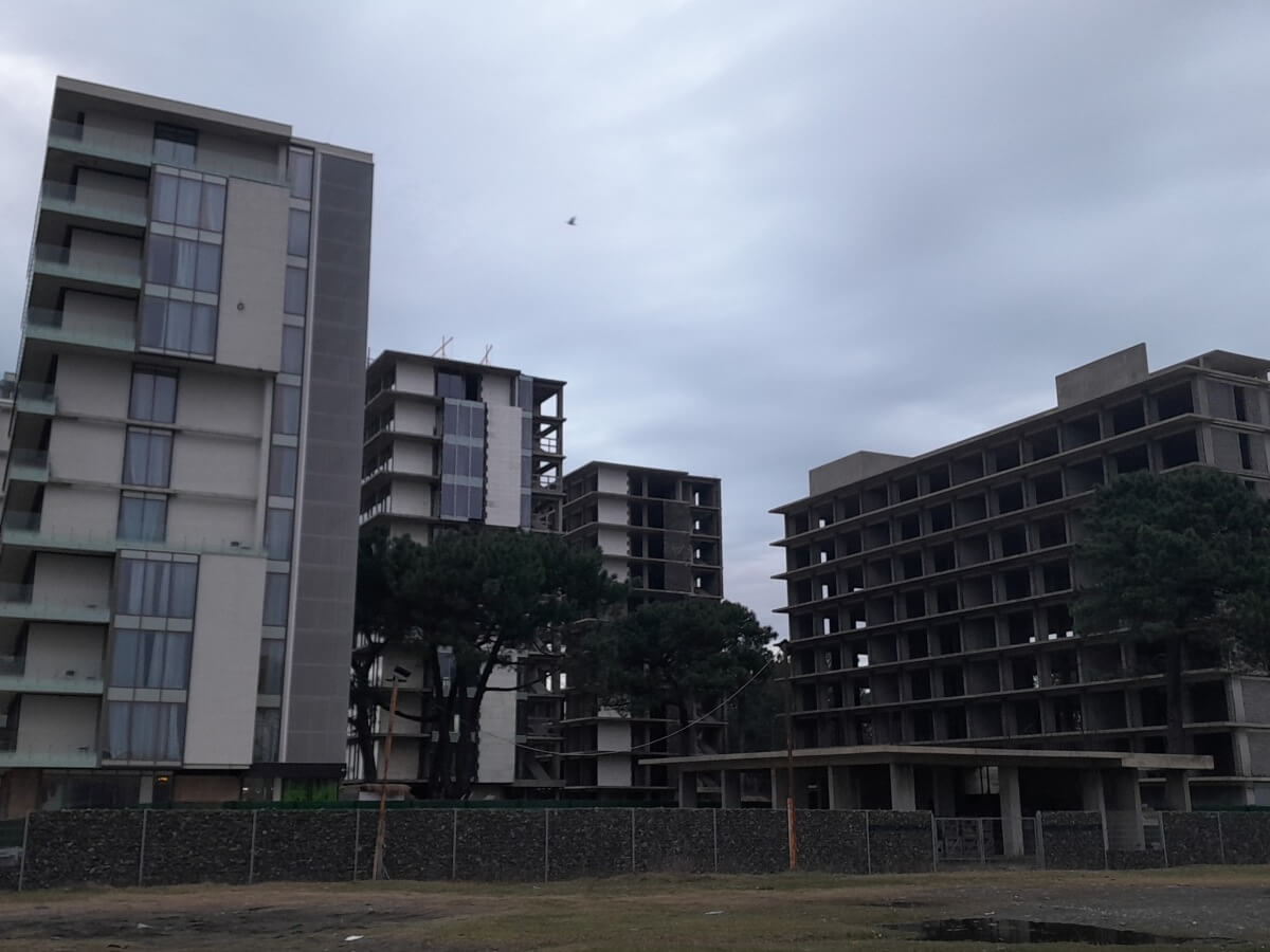 მასობრივმა განაშენიანებამ ქობულეთის სანაპიროებსაც შეუტია