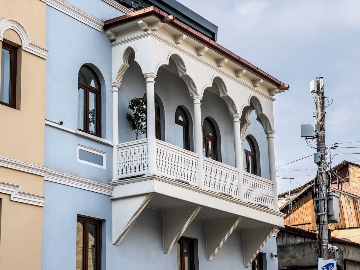 ქუჩა, რომლის თითქმის ყველა სახლი არქიტექტურული ნიმუშია