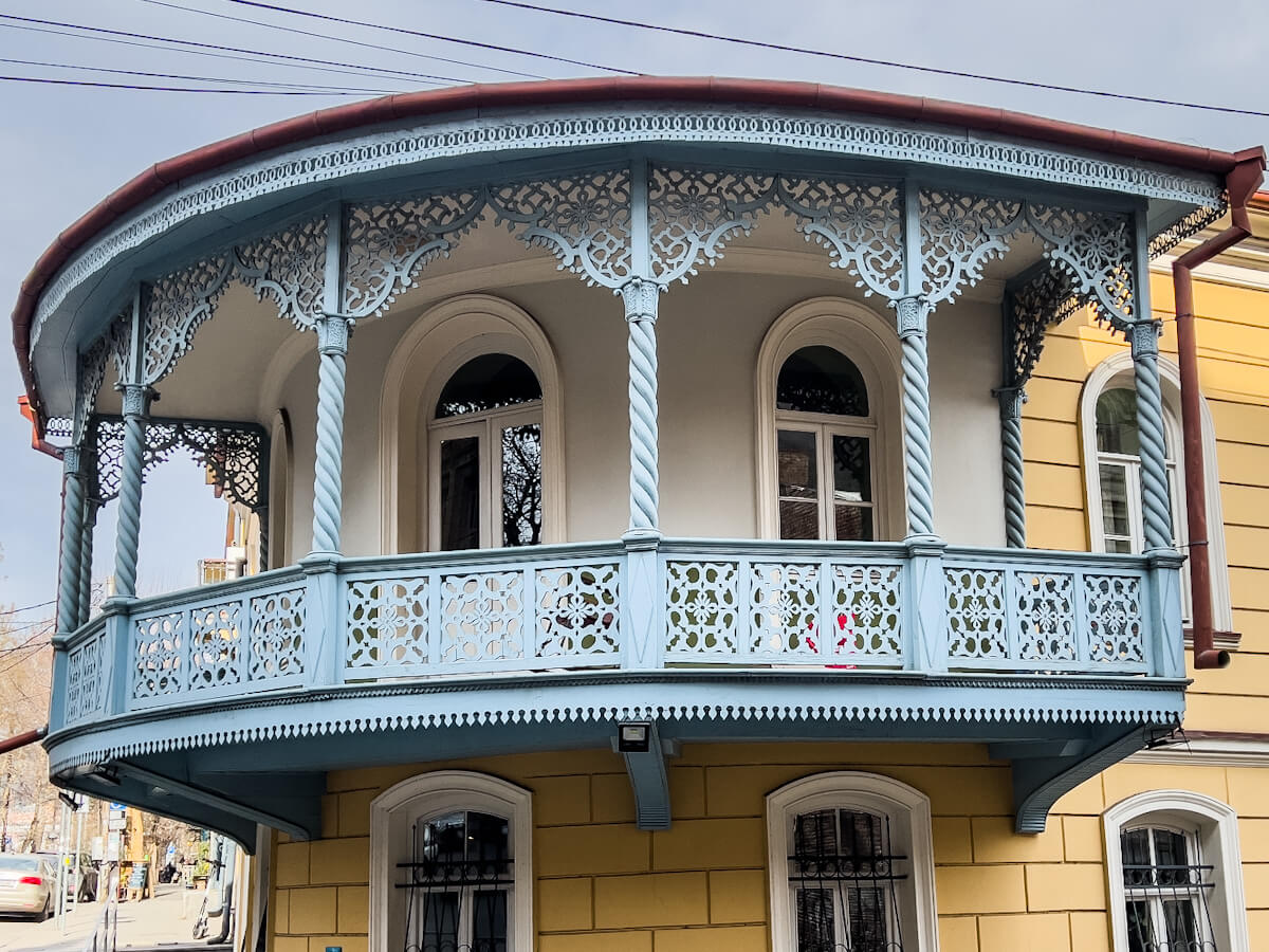 ქუჩა, რომლის თითქმის ყველა სახლი არქიტექტურული ნიმუშია