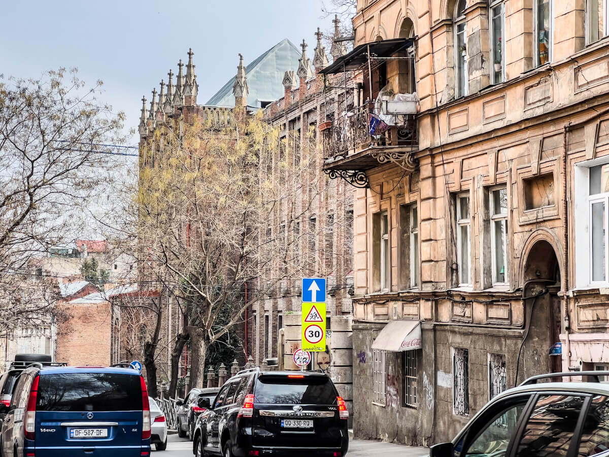 ქუჩა, რომლის თითქმის ყველა სახლი არქიტექტურული ნიმუშია