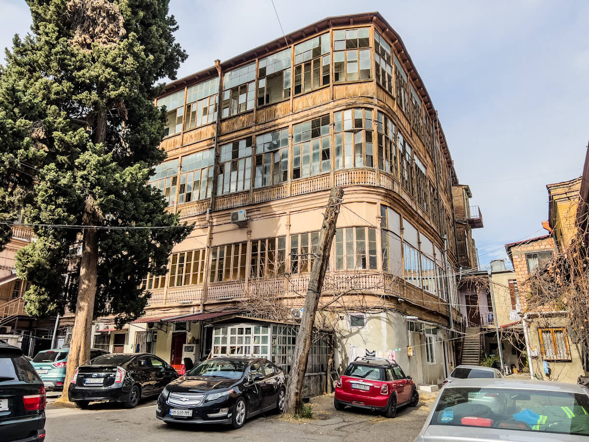ქუჩა, რომლის თითქმის ყველა სახლი არქიტექტურული ნიმუშია