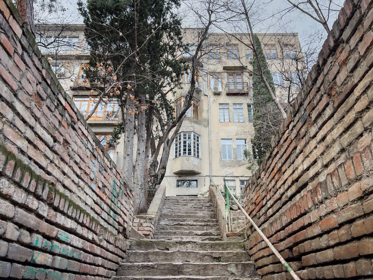 ქუჩა, რომლის თითქმის ყველა სახლი არქიტექტურული ნიმუშია