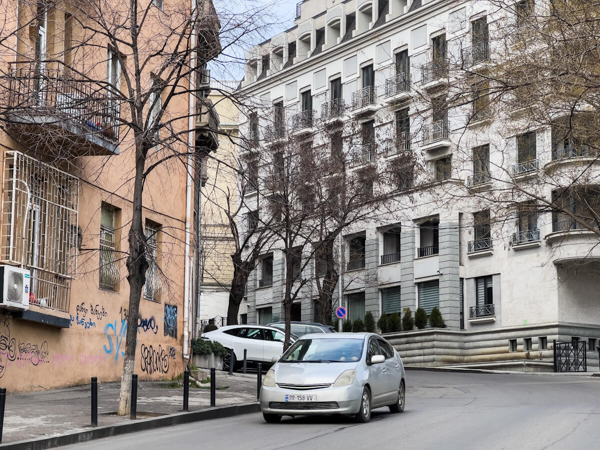 ქუჩა, რომლის თითქმის ყველა სახლი არქიტექტურული ნიმუშია