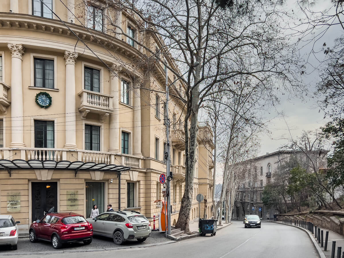 ქუჩა, რომლის თითქმის ყველა სახლი არქიტექტურული ნიმუშია