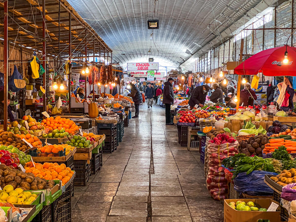 გზა გადასასვლელი ხიდიდან ე.წ. დეზერტირების ბაზრამდე – რა ბედი ელის ვაგზლის მიმდებარე ტერიტორიას?