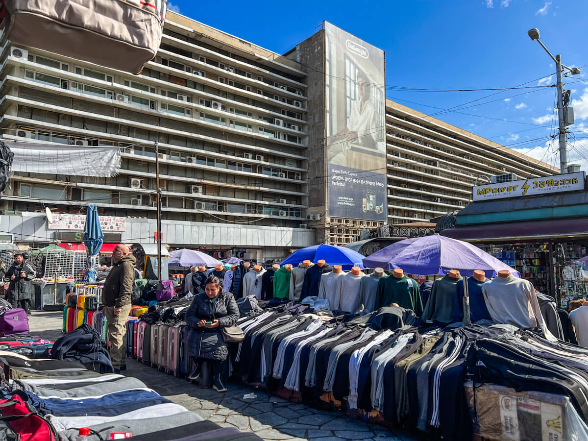 გზა გადასასვლელი ხიდიდან ე.წ. დეზერტირების ბაზრამდე – რა ბედი ელის ვაგზლის მიმდებარე ტერიტორიას?