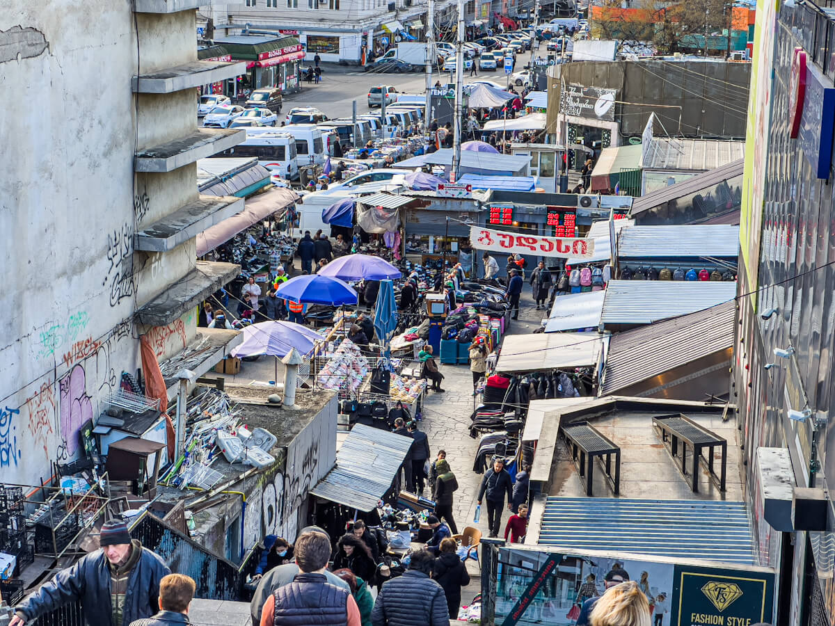გზა გადასასვლელი ხიდიდან ე.წ. დეზერტირების ბაზრამდე – რა ბედი ელის ვაგზლის მიმდებარე ტერიტორიას?
