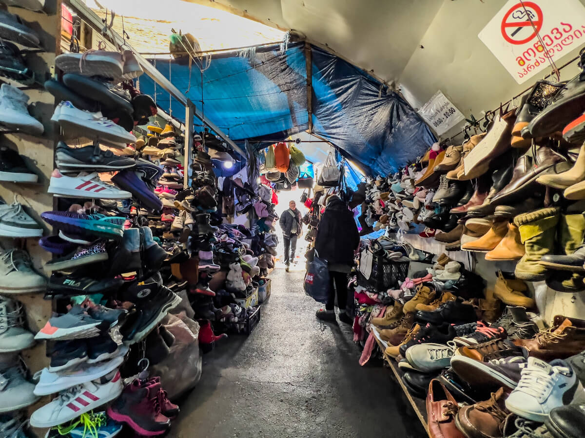 გზა გადასასვლელი ხიდიდან ე.წ. დეზერტირების ბაზრამდე – რა ბედი ელის ვაგზლის მიმდებარე ტერიტორიას?