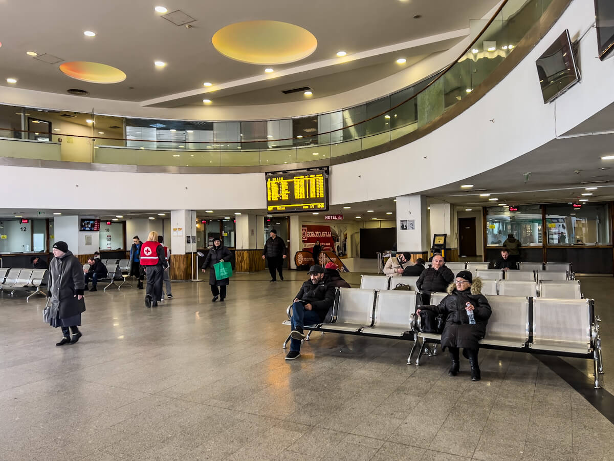 გზა გადასასვლელი ხიდიდან ე.წ. დეზერტირების ბაზრამდე – რა ბედი ელის ვაგზლის მიმდებარე ტერიტორიას?