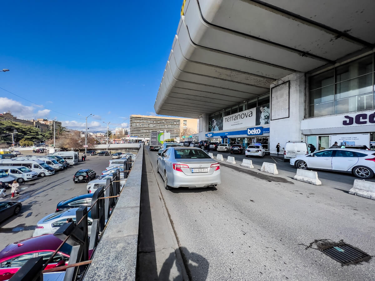 გზა გადასასვლელი ხიდიდან ე.წ. დეზერტირების ბაზრამდე – რა ბედი ელის ვაგზლის მიმდებარე ტერიტორიას?