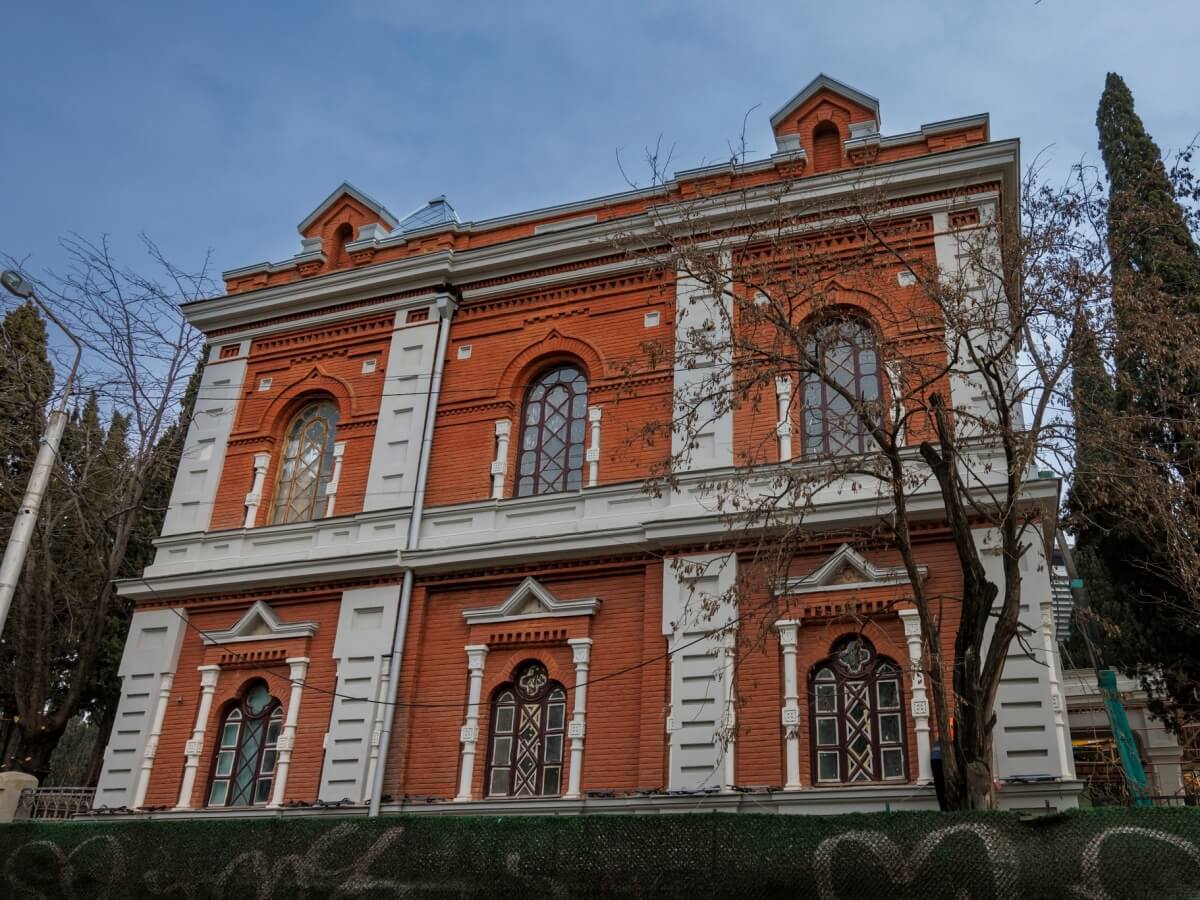 თბილისში მე-19 საუკუნის შენობის, აბრეშუმის მუზეუმის რეაბილიტაცია მიმდინარეობს