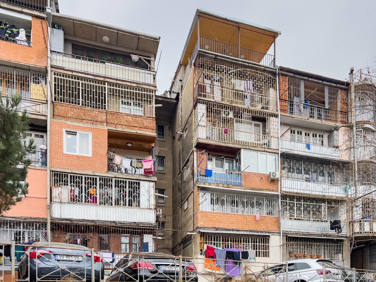 მიშენება-დაშენების სერია თბილისში – 1980-იანი წლებიდან მოყოლებული გადაუჭრელი პრობლემა