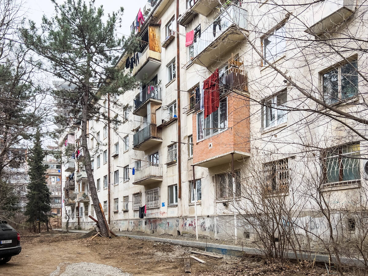 მიშენება-დაშენების სერია თბილისში – 1980-იანი წლებიდან მოყოლებული გადაუჭრელი პრობლემა