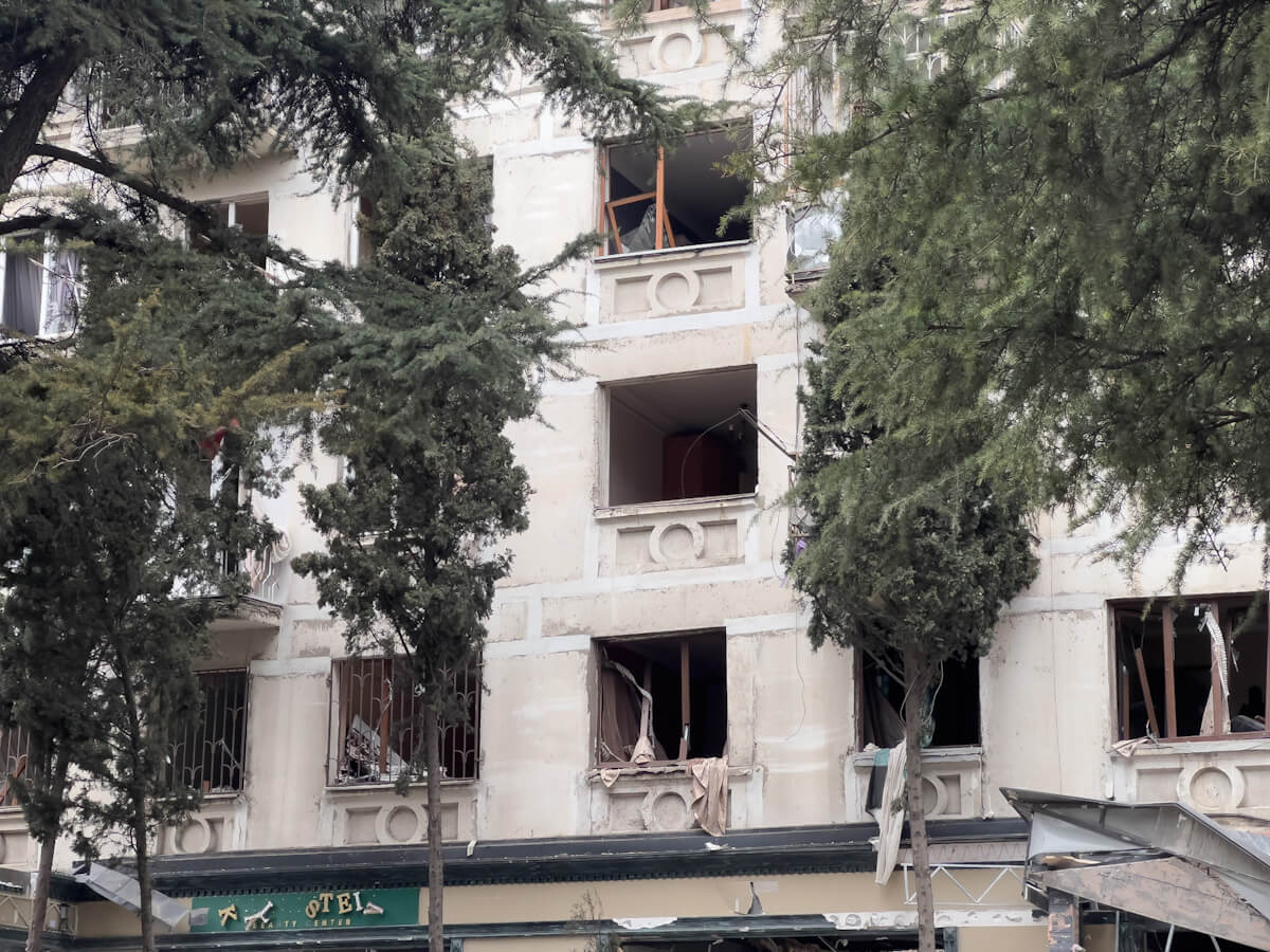 თბილისში სამტრედიის ქუჩაზე აფეთქება მოხდა-kalaki.ge-ს ფოტორეპორტაჟი შემთხვევის ადგილიდან