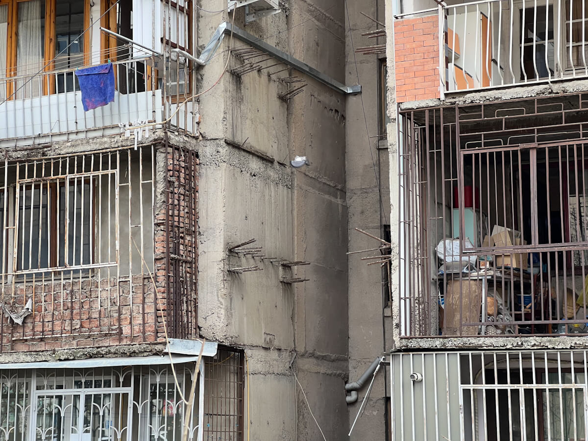 მიშენება-დაშენების სერია თბილისში – 1980-იანი წლებიდან მოყოლებული გადაუჭრელი პრობლემა