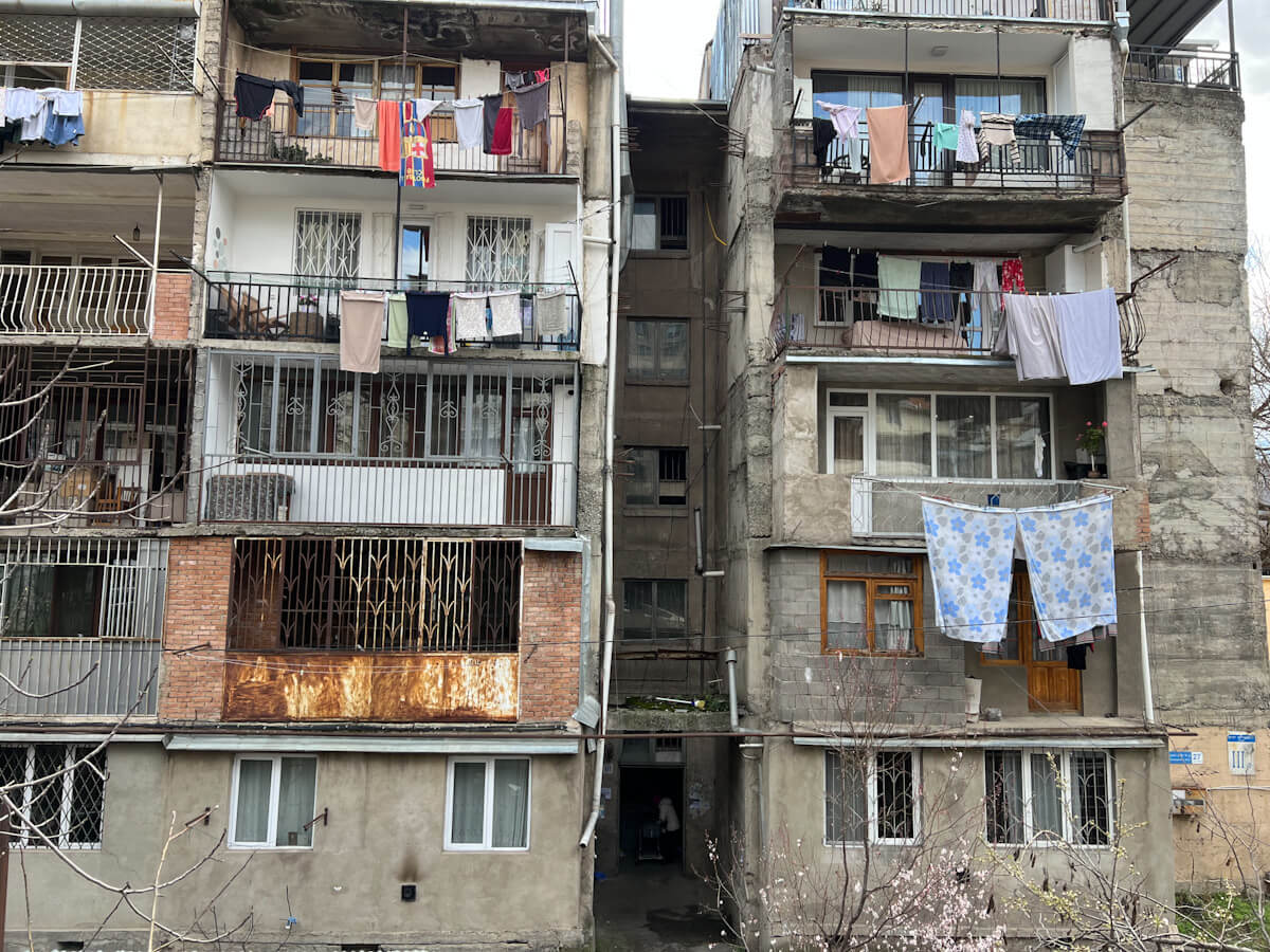 მიშენება-დაშენების სერია თბილისში – 1980-იანი წლებიდან მოყოლებული გადაუჭრელი პრობლემა