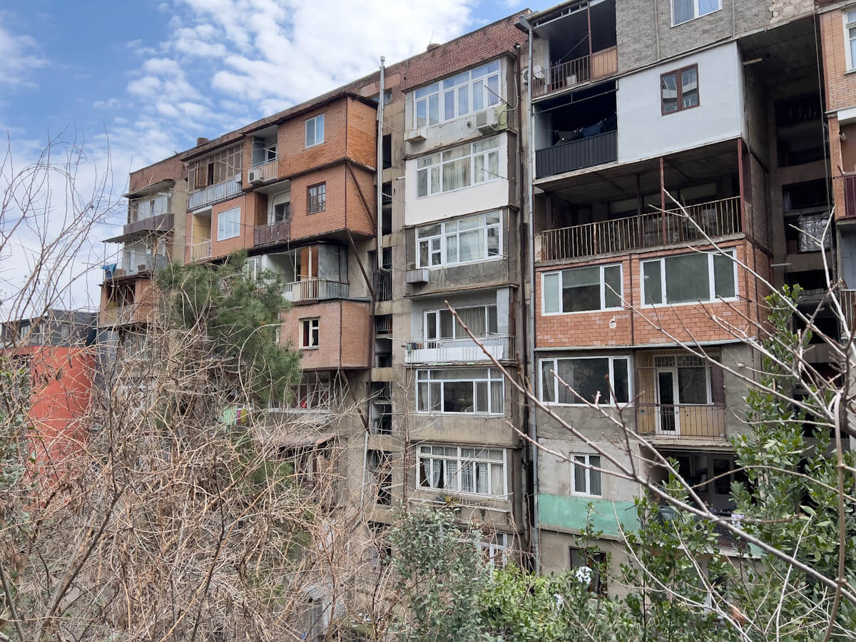 მიშენება-დაშენების სერია თბილისში – 1980-იანი წლებიდან მოყოლებული გადაუჭრელი პრობლემა