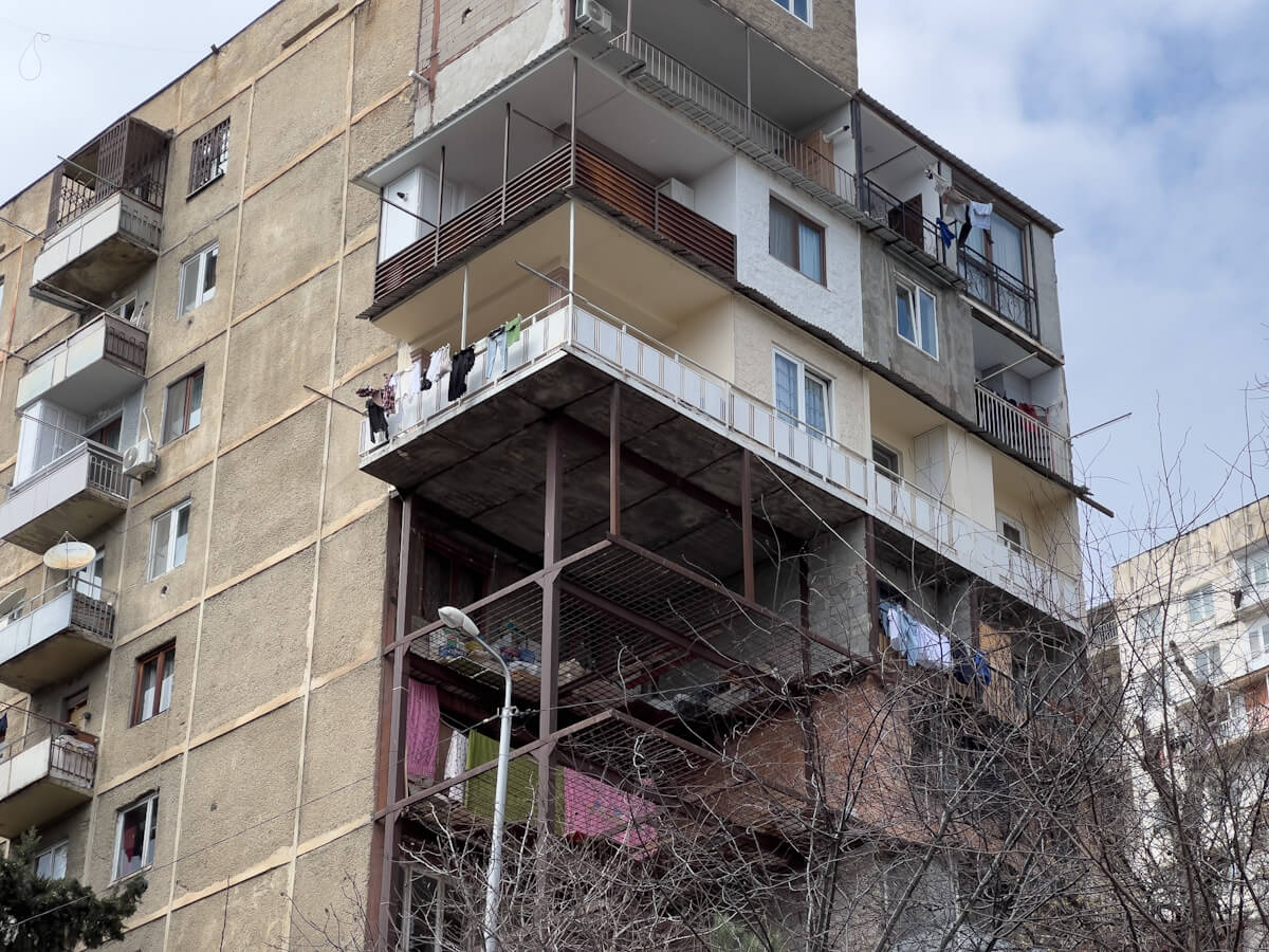 მიშენება-დაშენების სერია თბილისში – 1980-იანი წლებიდან მოყოლებული გადაუჭრელი პრობლემა