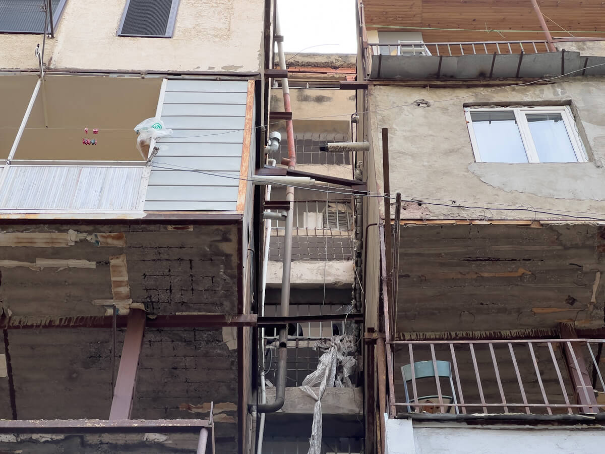 მიშენება-დაშენების სერია თბილისში – 1980-იანი წლებიდან მოყოლებული გადაუჭრელი პრობლემა