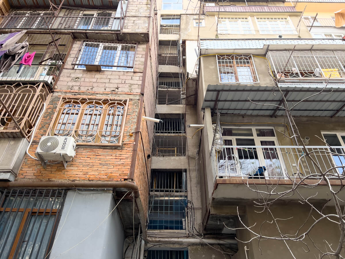 მიშენება-დაშენების სერია თბილისში – 1980-იანი წლებიდან მოყოლებული გადაუჭრელი პრობლემა