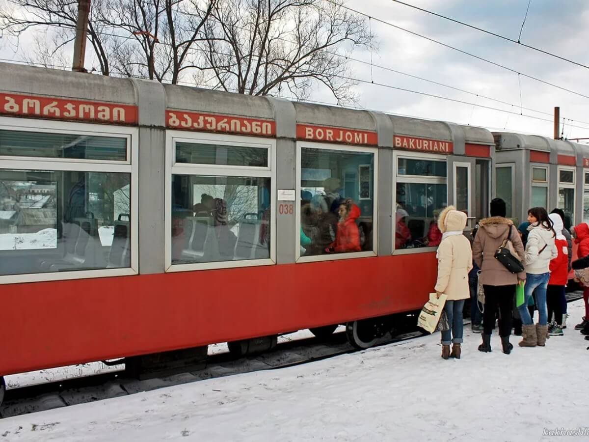 ისტორიული “კუკუშკა” მგზავრების მოლოდინში