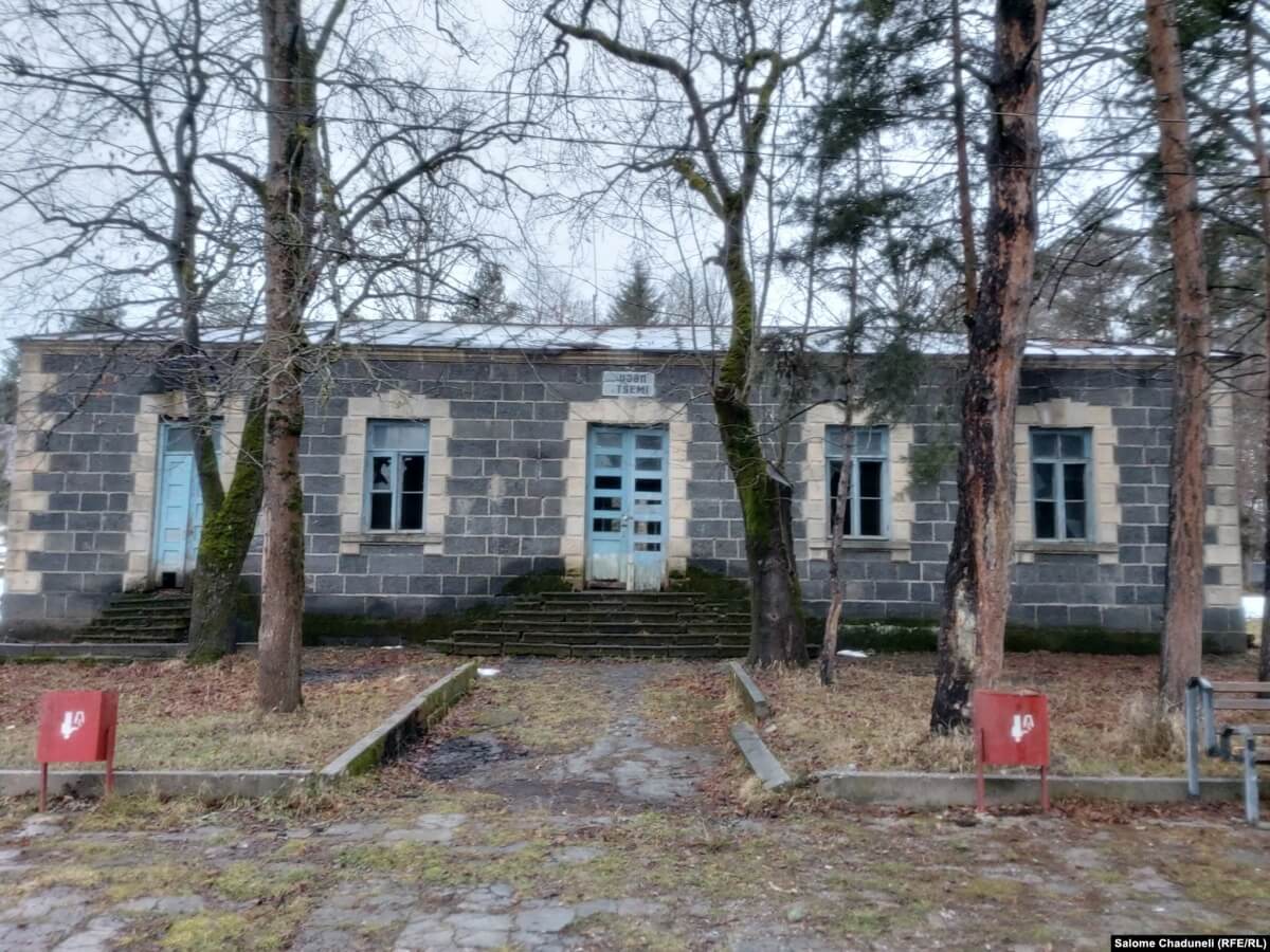 ისტორიული “კუკუშკა” მგზავრების მოლოდინში