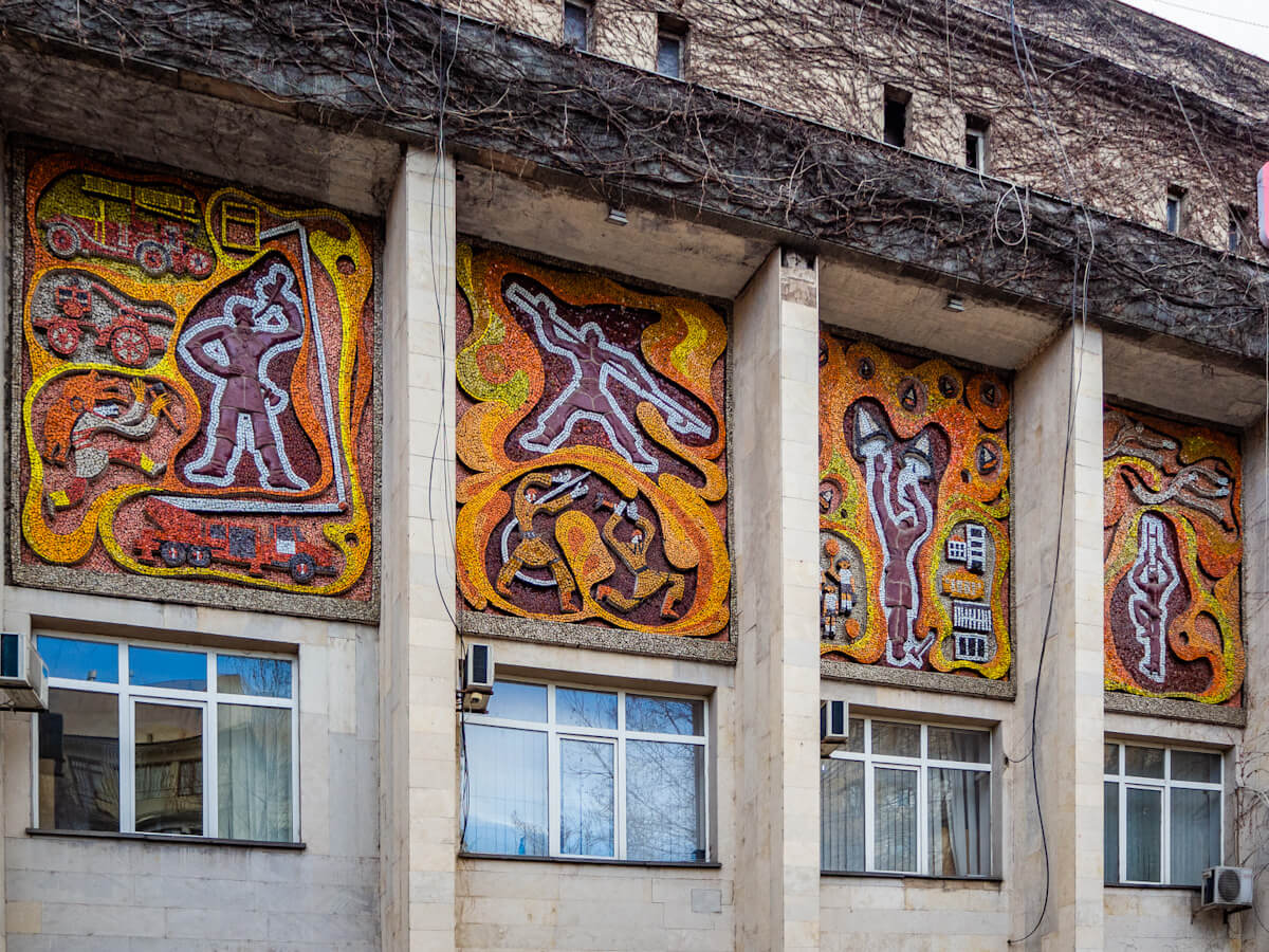 თბილისური მოზაიკები – წავშალოთ თუ გავუფრთხილდეთ ქართულ მოტივებზე შექმნილ საბჭოთა სიმბოლიკას