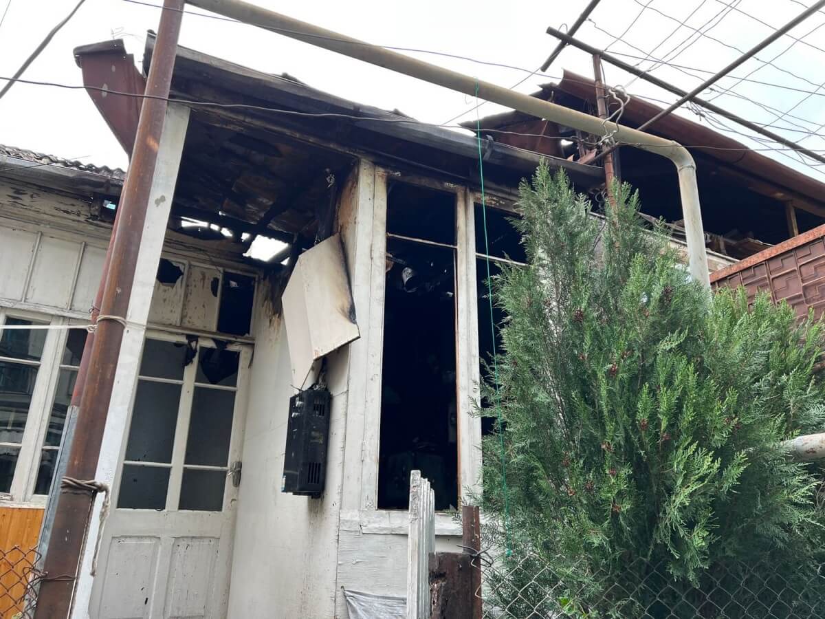 რა გახდა მიზეზი, ვერაზე ლარსის ქუჩაზე ხანძრის გაჩენის და რას ჰყვებიან თვითმხილველები, რომლებიც შემთხვევას შეესწრნენ