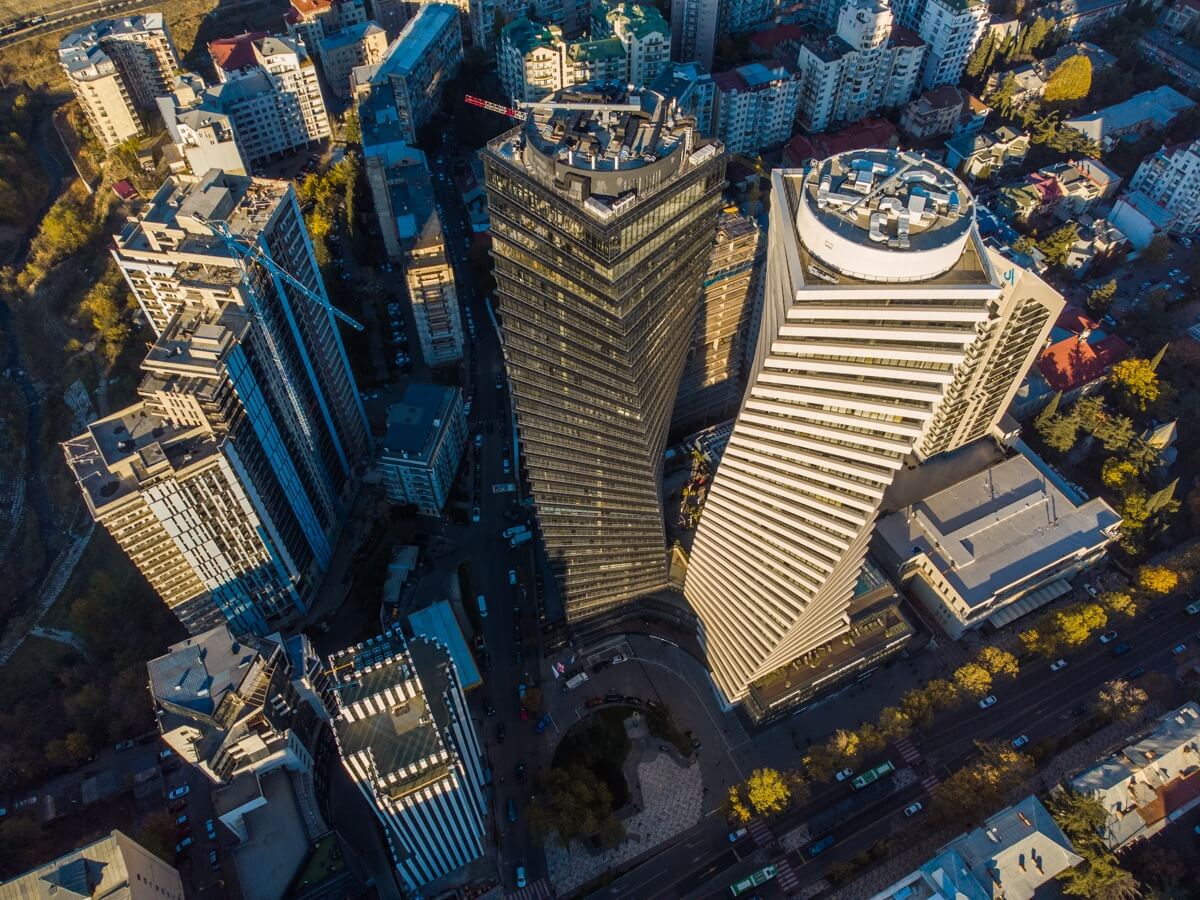 დაბალსართულიან კომპლექსებში ცხოვრების უპირატესობა