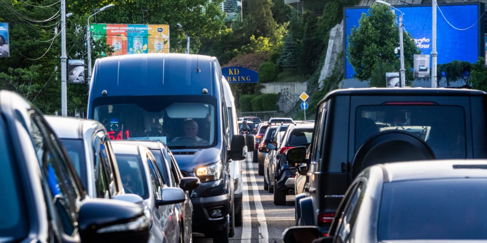 ავტოსაგზაო შემთხვევების გაზრდილი მაჩვენებელი – დარგის ექსპერტები პრობლემის აღმოფხვრის გზებზე საუბრობენ