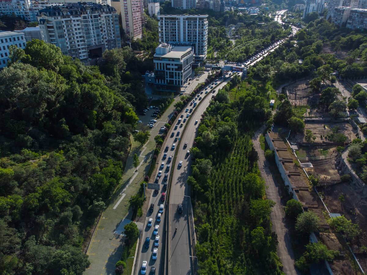 ავტოსაგზაო შემთხვევების გაზრდილი მაჩვენებელი – დარგის ექსპერტები პრობლემის აღმოფხვრის გზებზე საუბრობენ