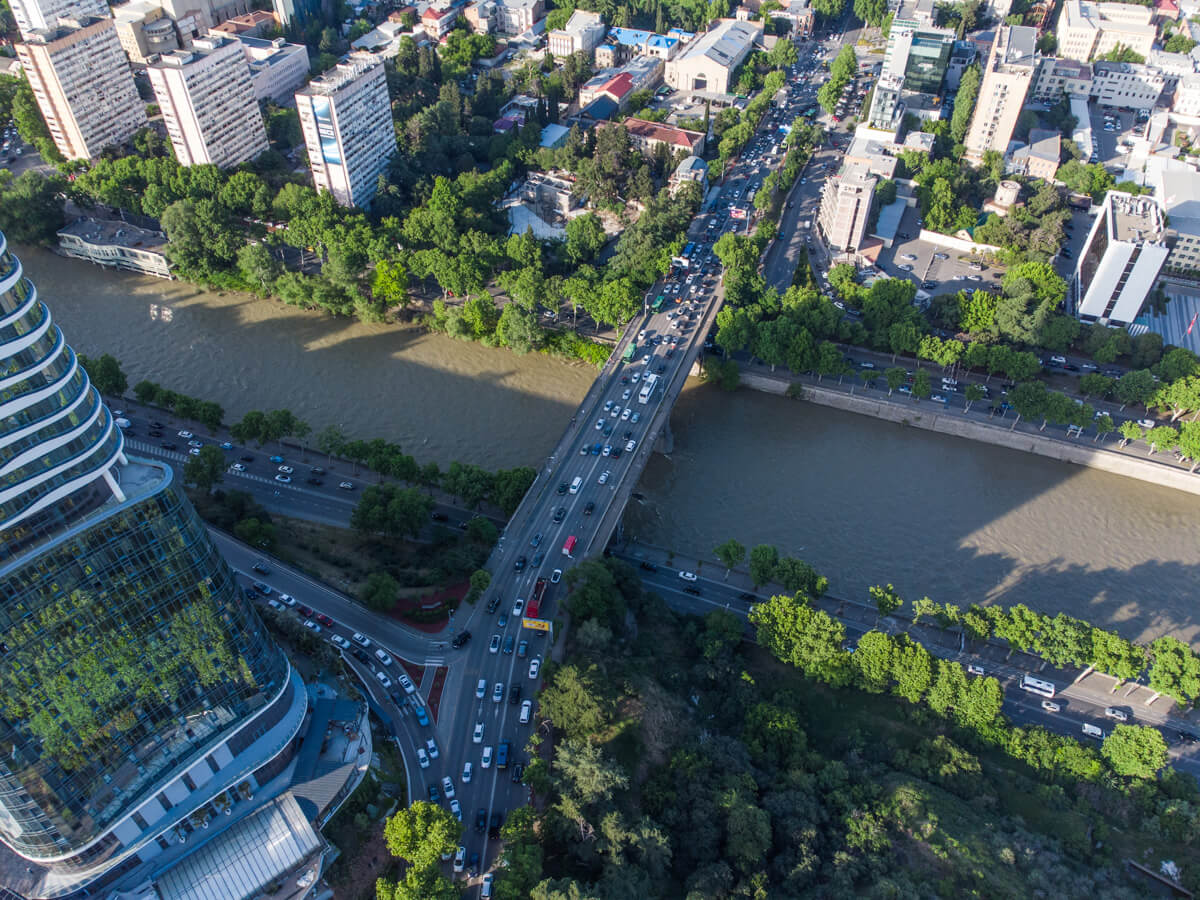 ავტოსაგზაო შემთხვევების გაზრდილი მაჩვენებელი – დარგის ექსპერტები პრობლემის აღმოფხვრის გზებზე საუბრობენ