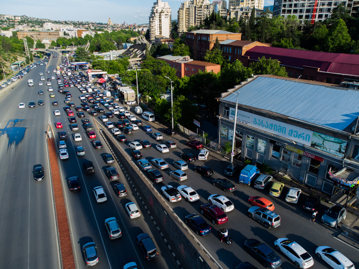 ავტოსაგზაო შემთხვევების გაზრდილი მაჩვენებელი – დარგის ექსპერტები პრობლემის აღმოფხვრის გზებზე საუბრობენ