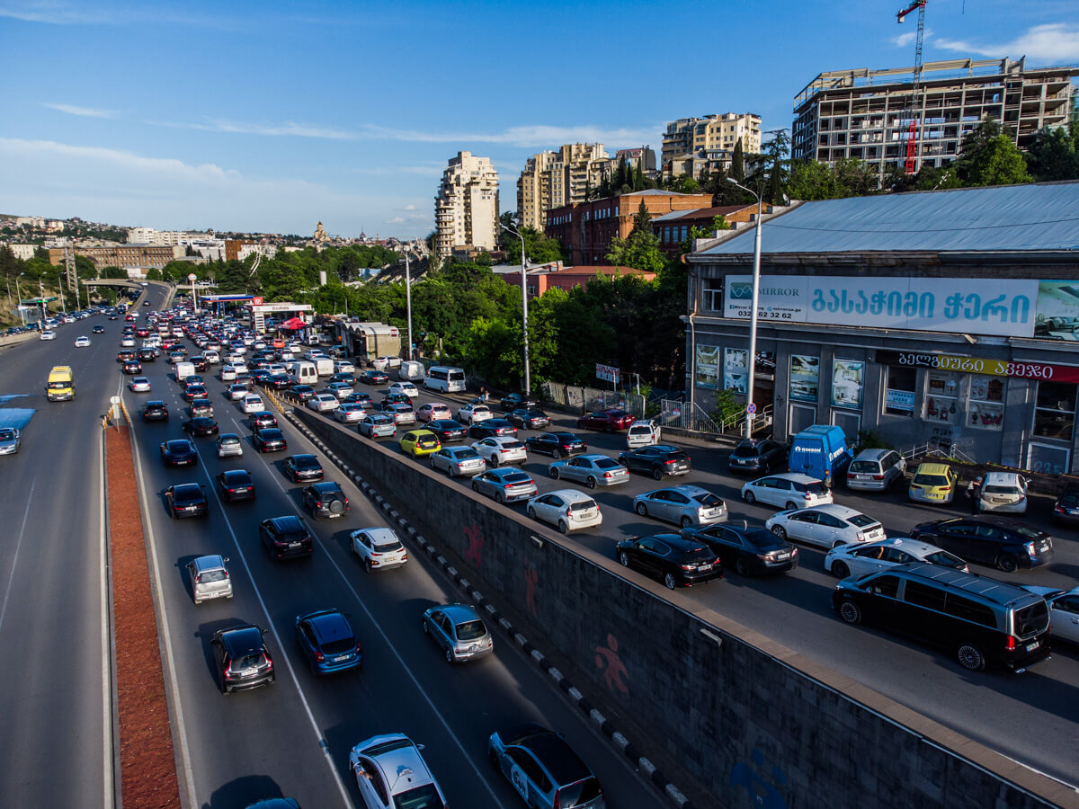 ავტოსაგზაო შემთხვევების გაზრდილი მაჩვენებელი – დარგის ექსპერტები პრობლემის აღმოფხვრის გზებზე საუბრობენ