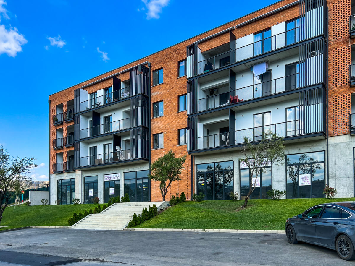 დაბალსართულიან კომპლექსებში ცხოვრების უპირატესობა