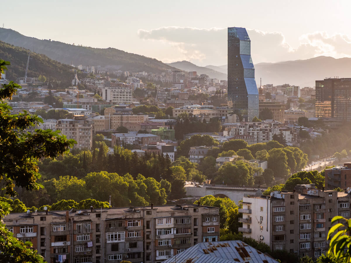 დაბალსართულიან კომპლექსებში ცხოვრების უპირატესობა