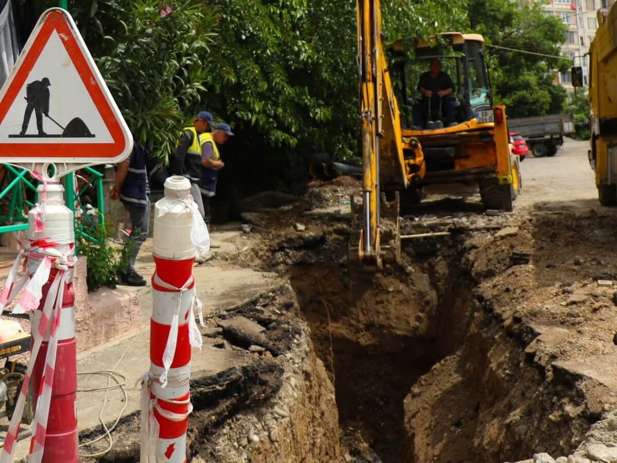 ვაკის რაიონში, ავალიშვილის ქუჩის N8-ის მიმდებარედ სანიაღვრე ქსელი ეწყობა